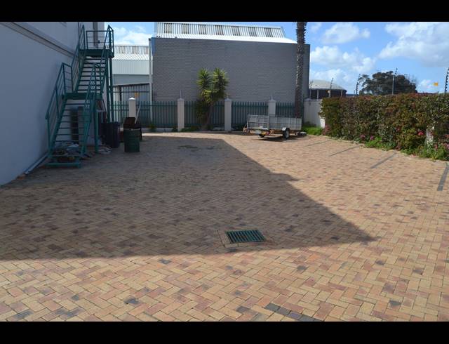 650M² WAREHOUSE FOR SALE IN KILLARNEY GARDENS